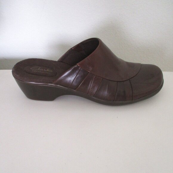Clarks bendables Womens Brown Leather Mules w/ 2" Block Heels - Size 9.5M - Picture 3 of 9